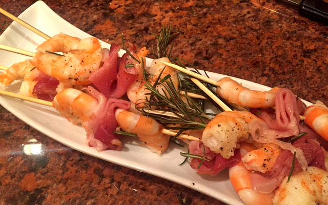 shrimp-skewers-rosemary-proscuitto